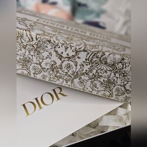 gift box + envelope | dior
